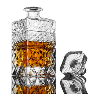 Luxury Whiskey Decanter Gift Set – Elegant Crystal Glassware for Spirits